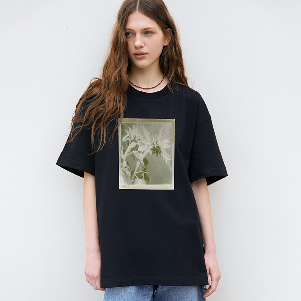 Футболка з принтом "Соняхи"  FUTURESPECTIVE × KERNEL, чорна